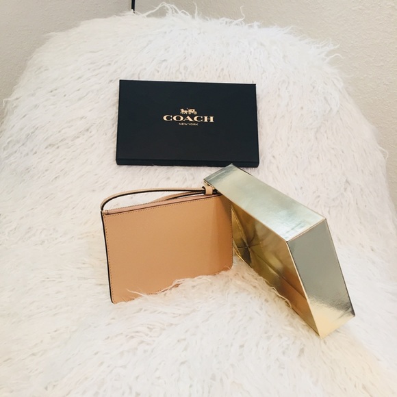 Coach F38641 Gold Boxed Star Glitter Wristlet - Picture 3 of 8